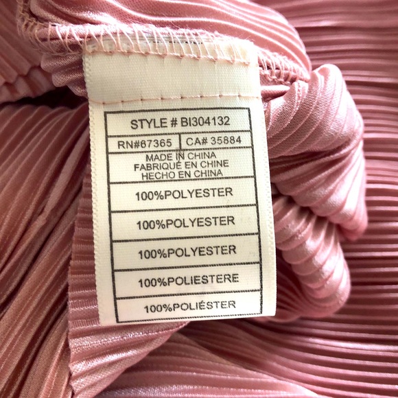 Ruffled cold shoulder top - Picture 8 of 8